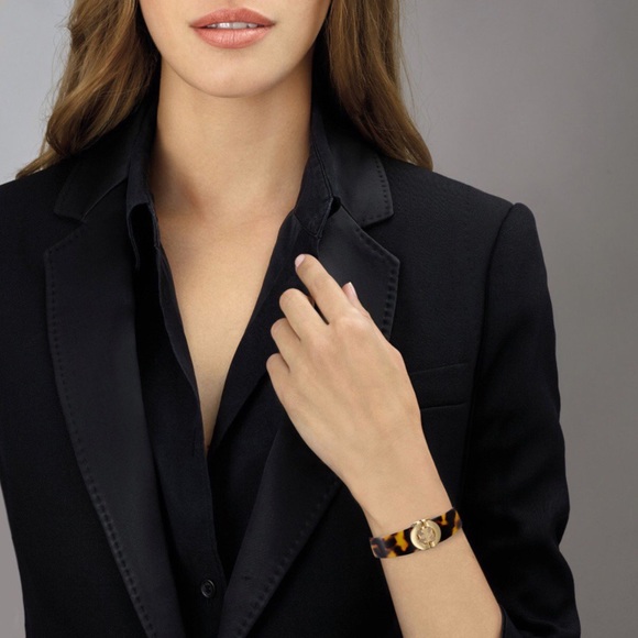 TORY BURCH• Tortoise Logo Bracelet - Picture 2 of 9